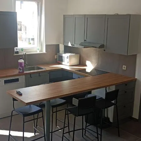 Neuf - 2 - 4 A 5 Personnes.