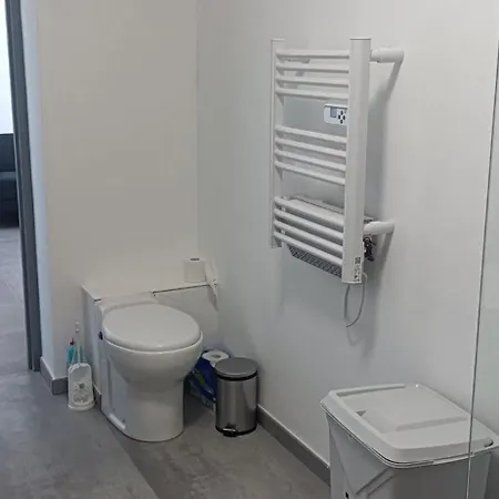 Neuf - 2 - 4 A 5 Personnes. *