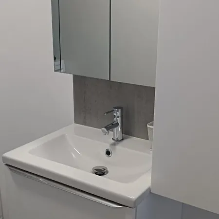 Neuf - 2 - 4 à 5 Personnes. Frameries